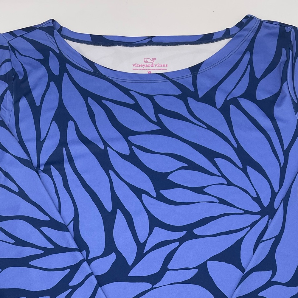NWOT Vineyard Vines Blue In Full Bloom Sankaty Simple Boatneck Tee UPF 50 Size